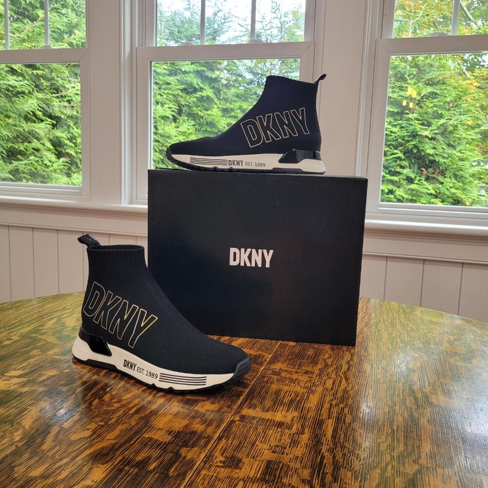 DKNY Women's Nona Pull-On Logo Sock Sneakers. 6.5. Black.